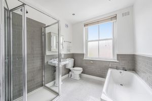 3 Bedroom Maisonette to rent in Crossfield Road, London, NW3