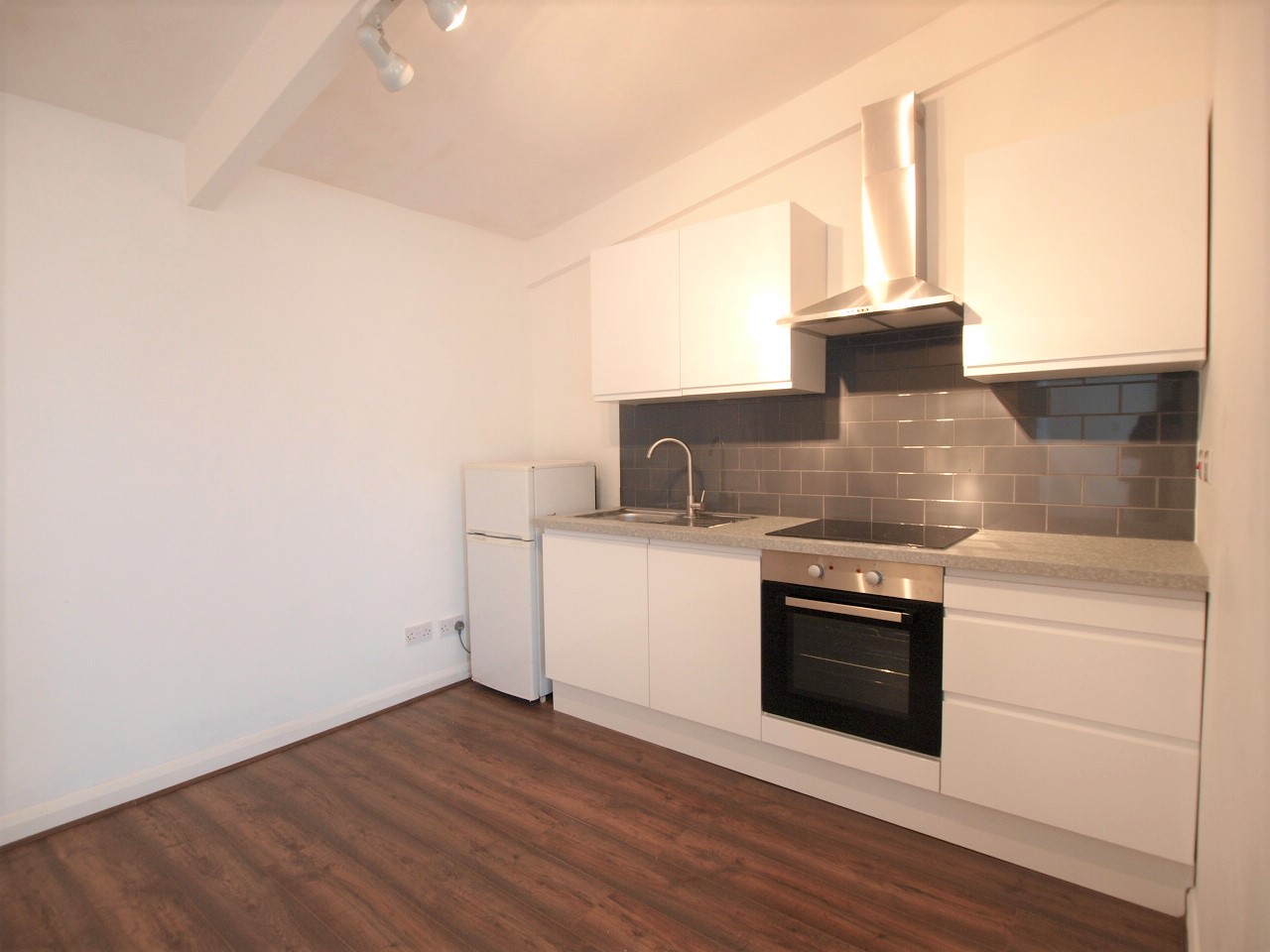 1 Bedroom Detached to rent in Islington, London, N19