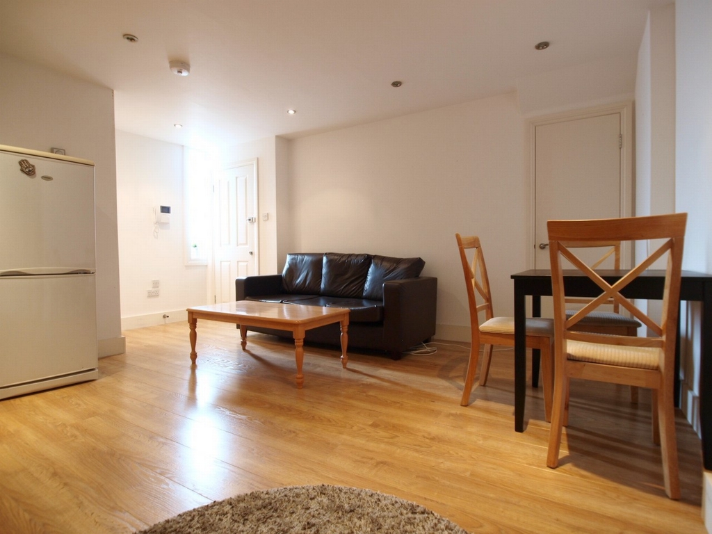 2 Bedroom Flat to rent in East Finchley, London, N2