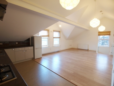 2 Bedroom Flat to rent in Daleview Road, Manor House, London, N15