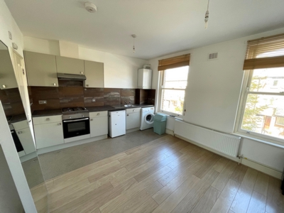 1 Bedroom Flat to rent in Daleview Road, Manor House, London, N15