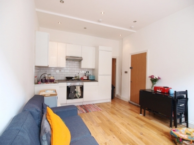 2 Bedroom Flat to rent in Hornsey Road, Finsbury Park, London, N19