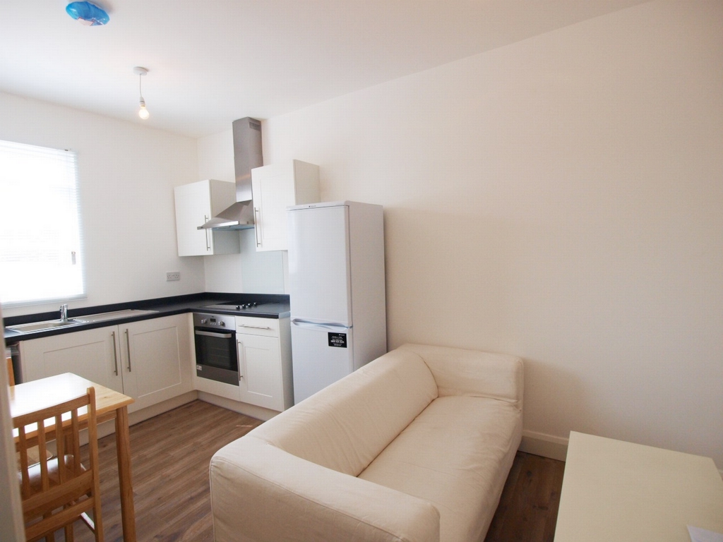 2 Bedroom Flat to rent in Manor House, London, N4