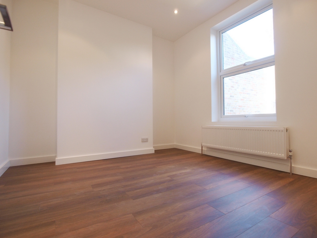 1 Bedroom Flat to rent in Shepherds Bush, London, W12