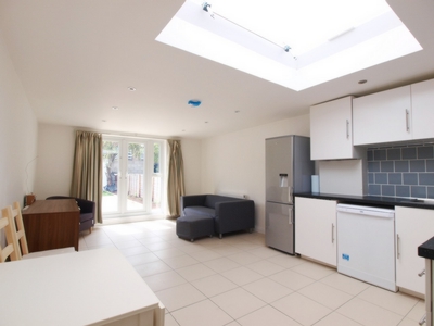3 Bedroom House to rent in Poynton Road, Seven Sisters, London, N17
