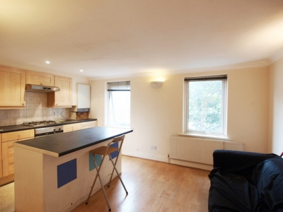 3 Bedroom Flat to rent in Kings Cross Road, Kings Cross, London, WC1X