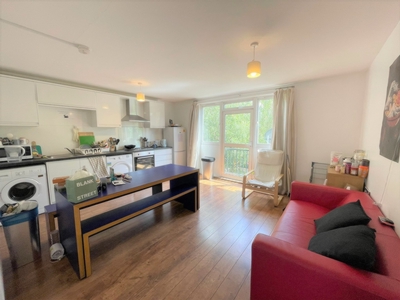 4 Bedroom Flat to rent in Plender Street, Camden, London, NW1