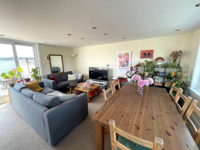 3 Bedroom Flat to rent in Yonge Park, Finsbury Park, London, N4