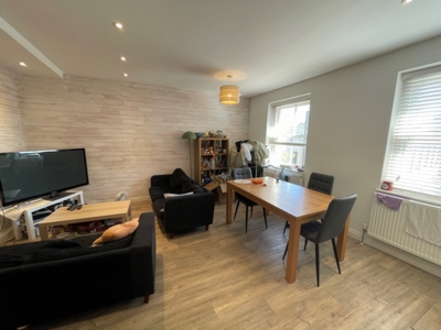 4 Bedroom Flat to rent in Camden Street, Camden, London, NW1