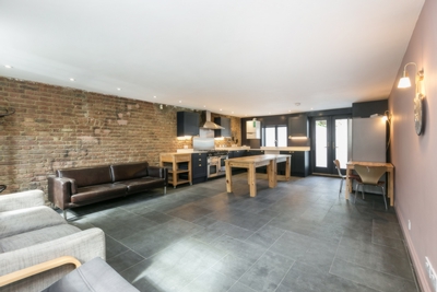 5 Bedroom Flat to rent in Hanley Road, Finsbury Park, London, N4