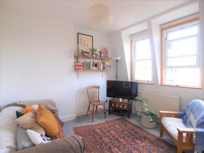 2 Bedroom Flat to rent in Tollington Park, Finsbury Park, London, N4