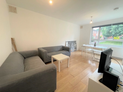 5 Bedroom Flat to rent in Birchmore Walk, Highbury, London, N5