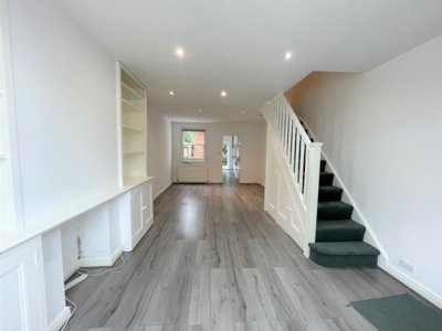 2 Bedroom House to rent in Warberry Road, Wood Green, London, N22