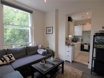 1 Bedroom Flat to rent in Hillmarton Road, Islington, London, N7