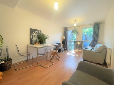 4 Bedroom House to rent in Keighley Close, Camden, London, N7