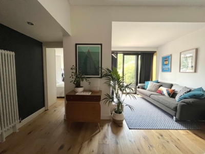 2 Bedroom Flat to rent in Spencer Avenue, Palmers Green, London, N13