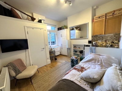 1 Bedroom Flat to rent in Alexandra Grove, Finsbury Park, London, N4