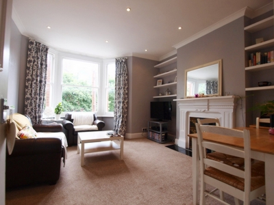 2 Bedroom Flat to rent in Mountview Road, Finsbury Park, London, N4