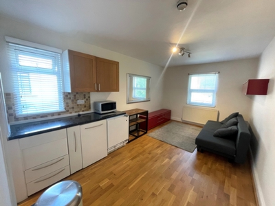 Studio Flat to rent in Hermitage Road, Manor House, London, N4
