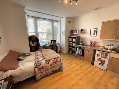 Studio Flat to rent in Ferme Park Road, Crouch End, London, N8
