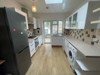4 Bedroom House to rent in Oakdale Road, Harringey, London, N4