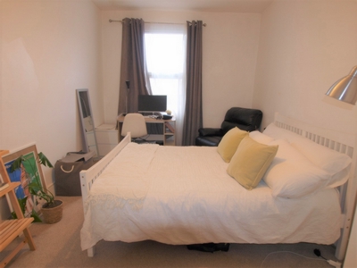 2 Bedroom Flat to rent in Hornsey Road, Islington, London, N19