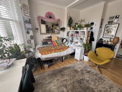 Studio to rent in Ferme Park Road, Crouch End, London, N8