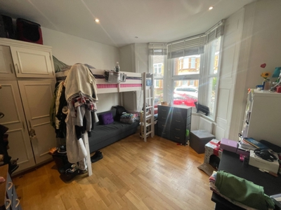 Studio Flat to rent in la Rose Lane, Tottenham, London, N15