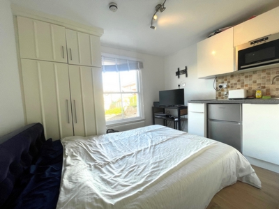 Studio Flat to rent in Digby Crescent, Finsbury Park, London, N4