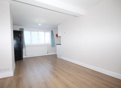 2 Bedroom Flat to rent in The Drive, Golders Green, London, NW11