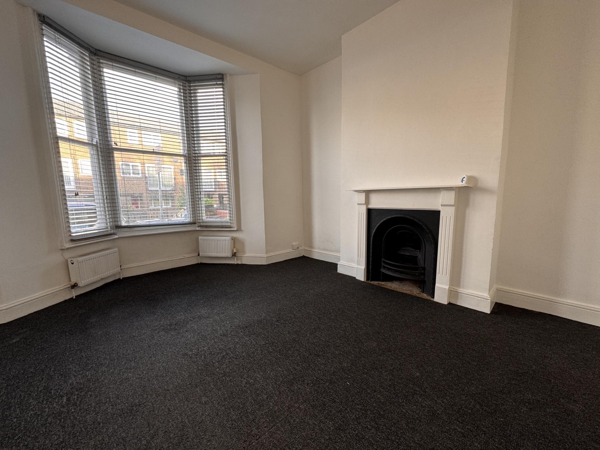 1 Bedroom Flat to rent in Manor House, London, N15