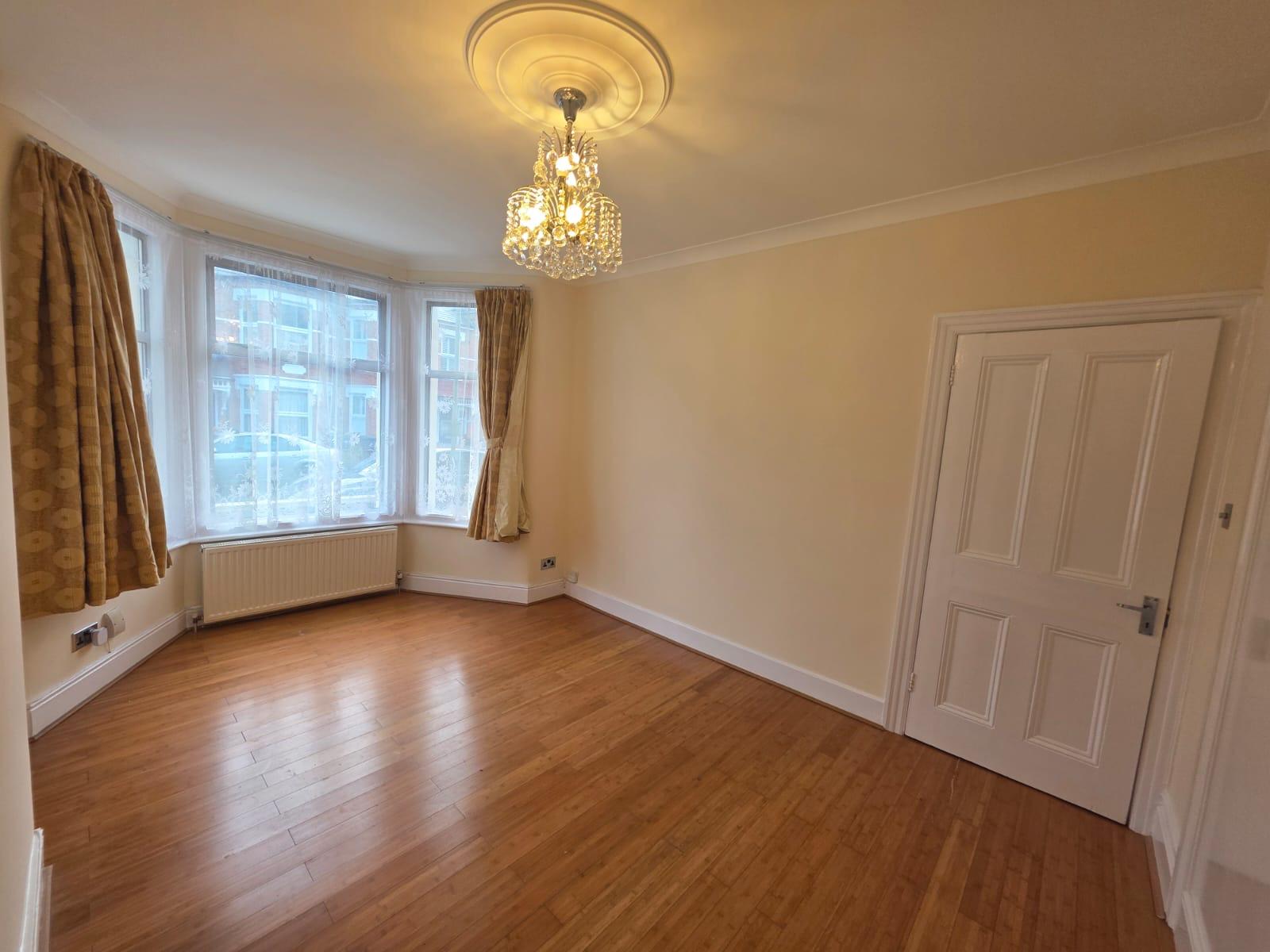 3 Bedroom House to rent in North Finchley, London, N12