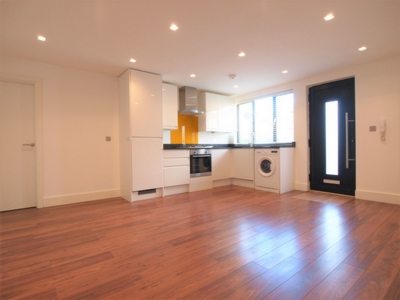 1 Bedroom Apartment to rent in Thorold Road, Bounds Green, London, N22