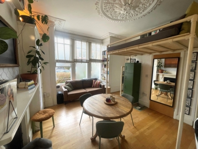 Studio Flat to rent in Finsbury Park Road, Finsbury Park, London, N4
