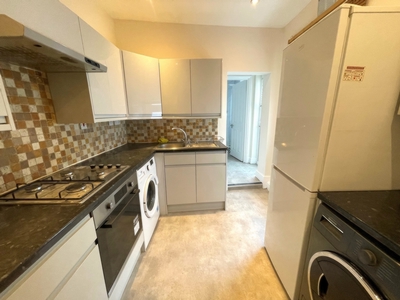 4 Bedroom House to rent in Greenfield Road, Seven Sisters, London, N15