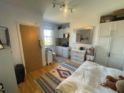 Studio Flat to rent in Alexandra Grove, Finsbury Park, London, N4