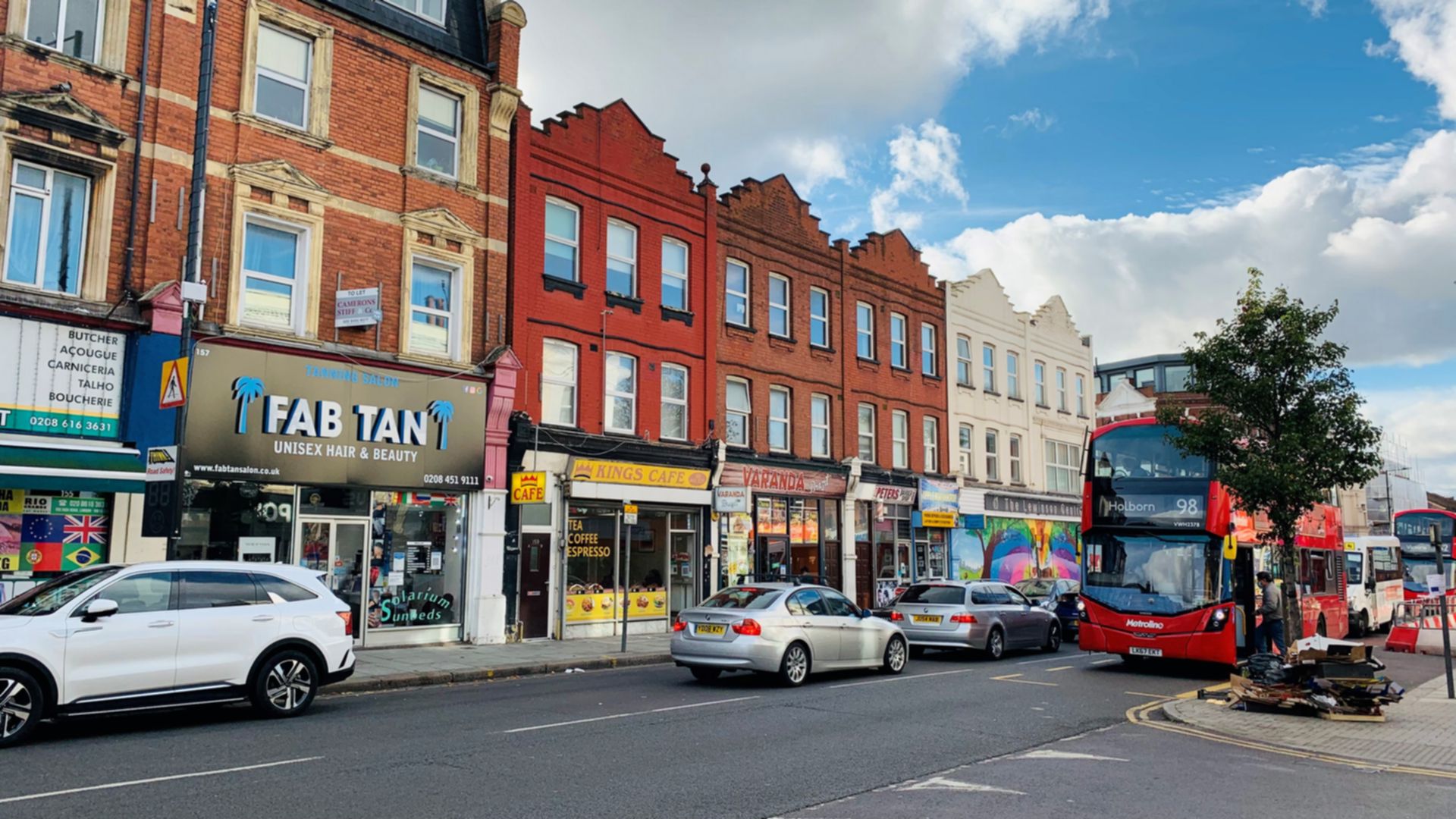 3 Bedroom Flat to rent in Willesden, London, NW10