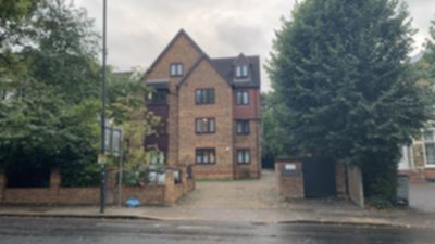 2 Bedroom 2 Bed Flat to rent in Willesden Lane, Willesden Green, London, NW2