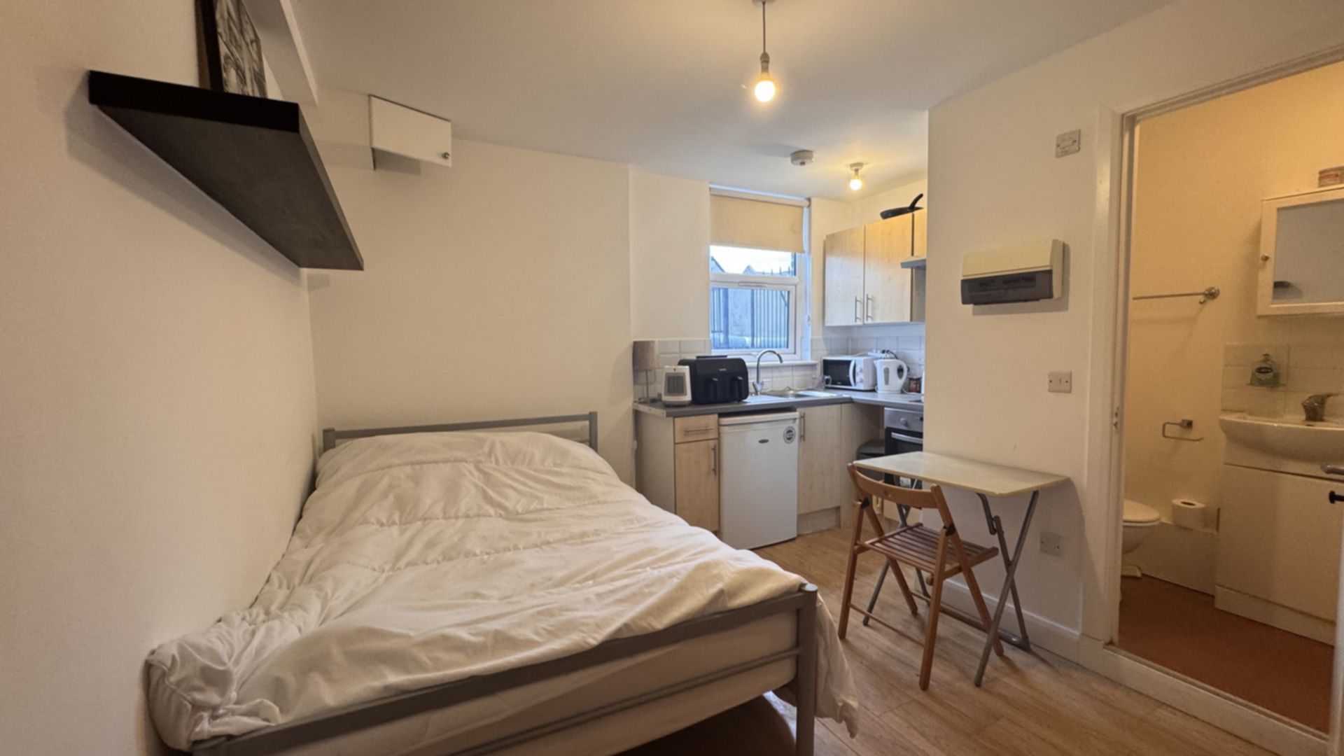 Studio to rent in Willesden Green, London, NW2