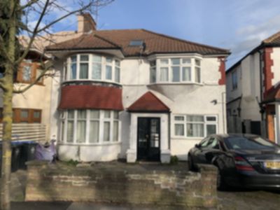 Studio to rent in Park Avenue  North, Willesden Green, London, NW10