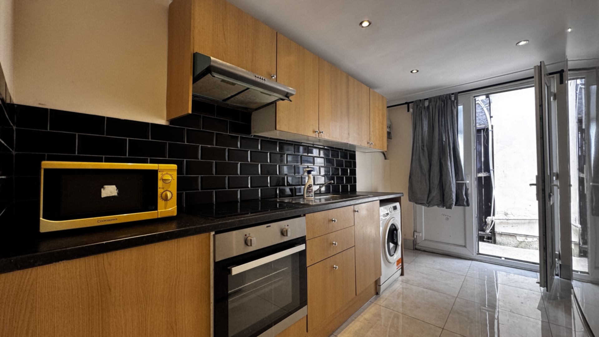 Studio to rent in Neasden, London, NW2