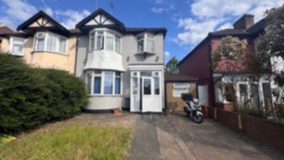 Studio to rent in North Circular Road, Neasden, London, NW2