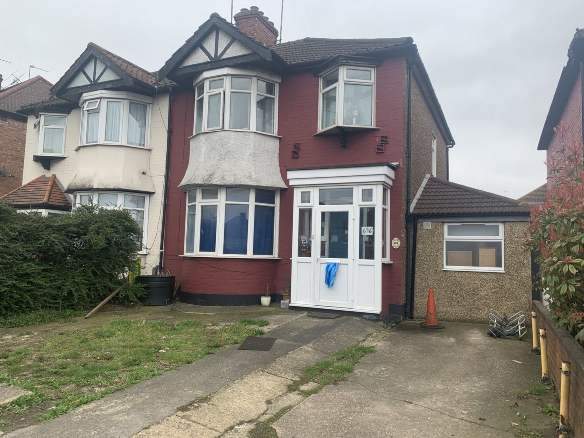 Studio to rent in Neasden, London, NW2