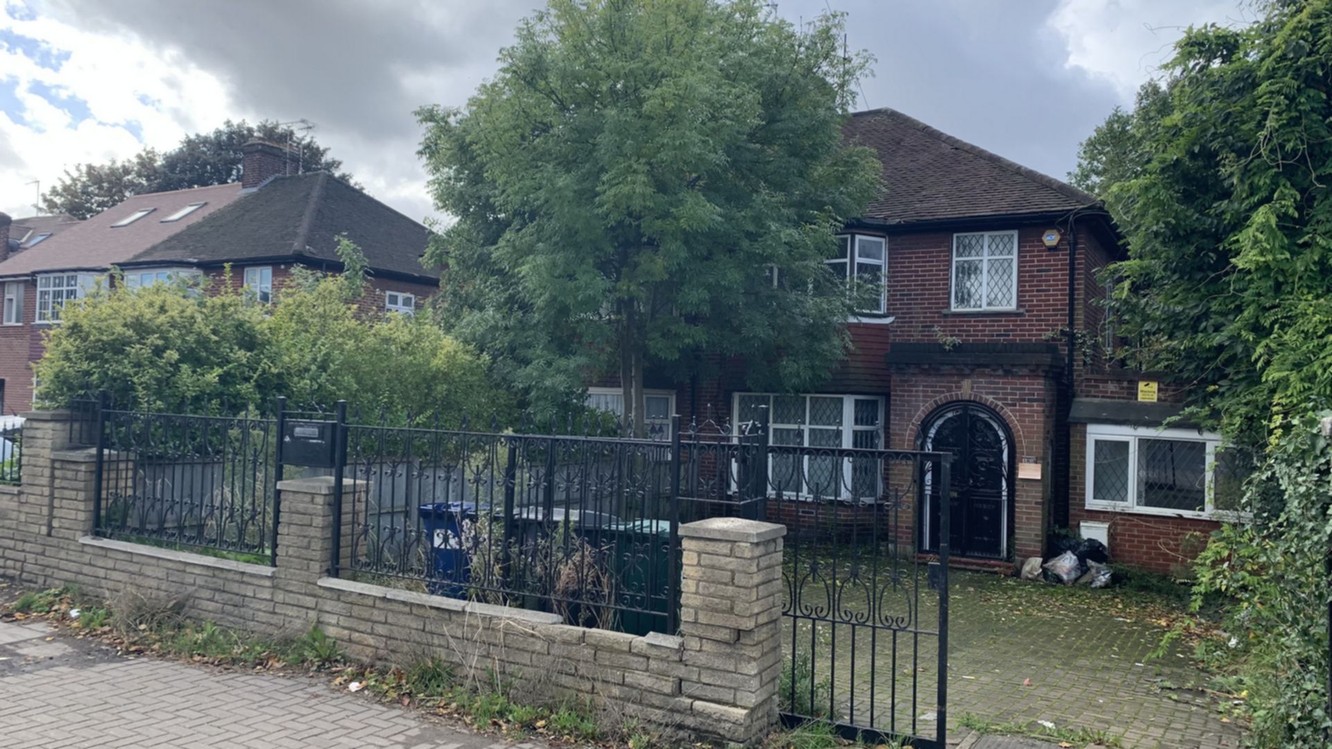 7 Bedroom House to rent in Hendon Way, Barnet, London, NW2