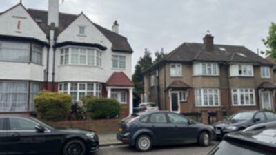 Studio with separate Kitchen to rent in Oxgate Gardens, Dollis Hill, London, NW2