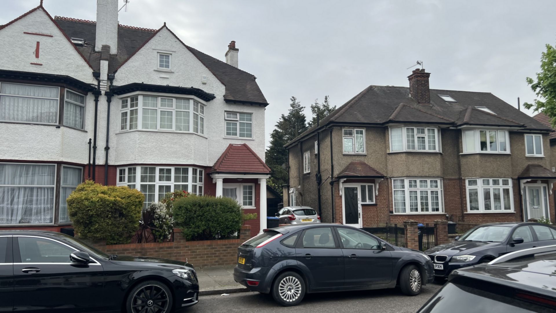 Studio with separate Kitchen to rent in Dollis Hill, London, NW2