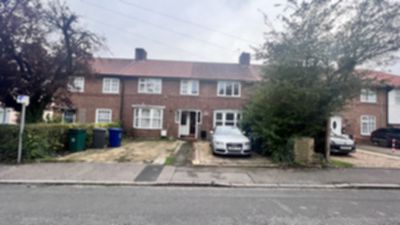 4 Bedroom 3 Bed House to rent in Briar Walk, Burnt Oak, London, HA8
