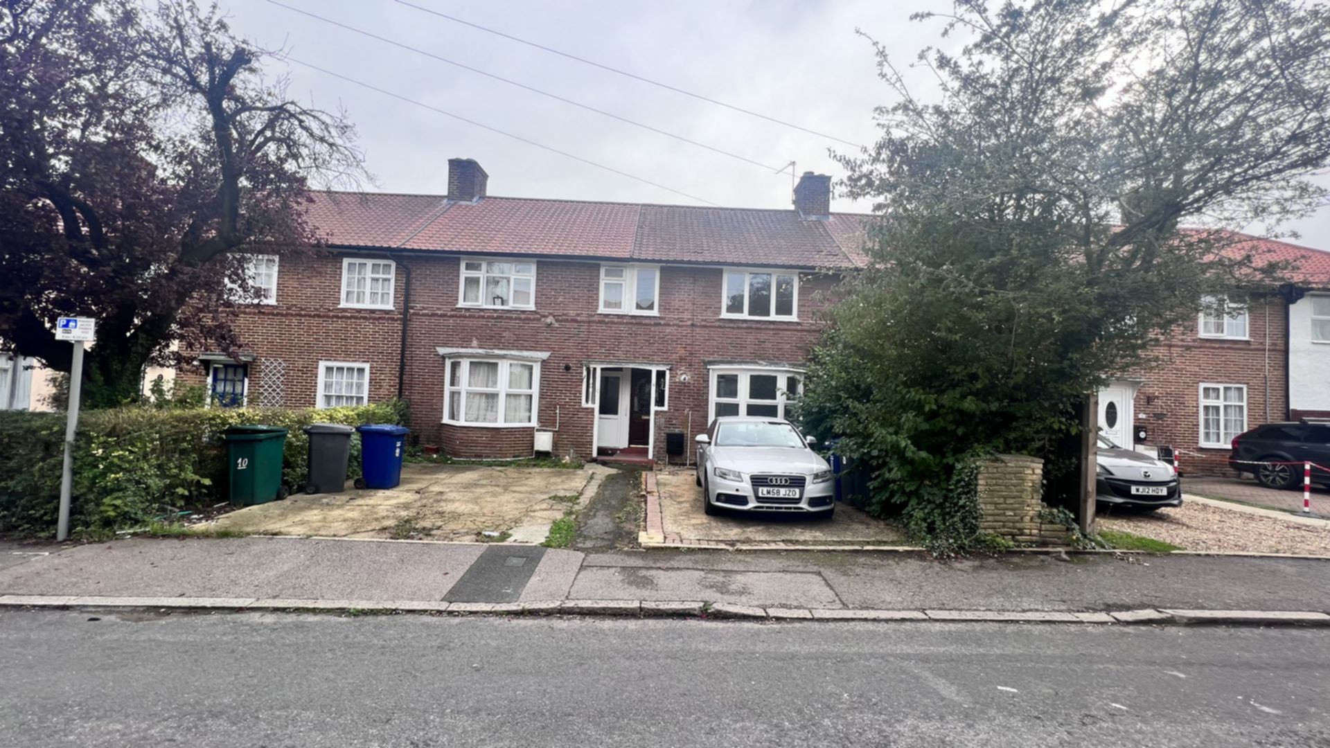 4 Bedroom 3 Bed House to rent in Burnt Oak, London, HA8