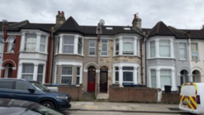 Studio to rent in Chapter Road, Dollis Hill, London, NW2
