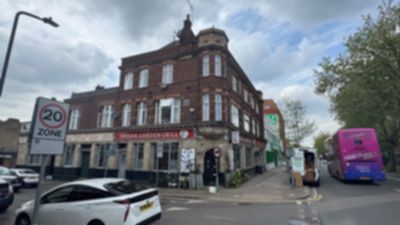 Bedsit to rent in Cricklewood Broadway, Cricklewood, London, NW2